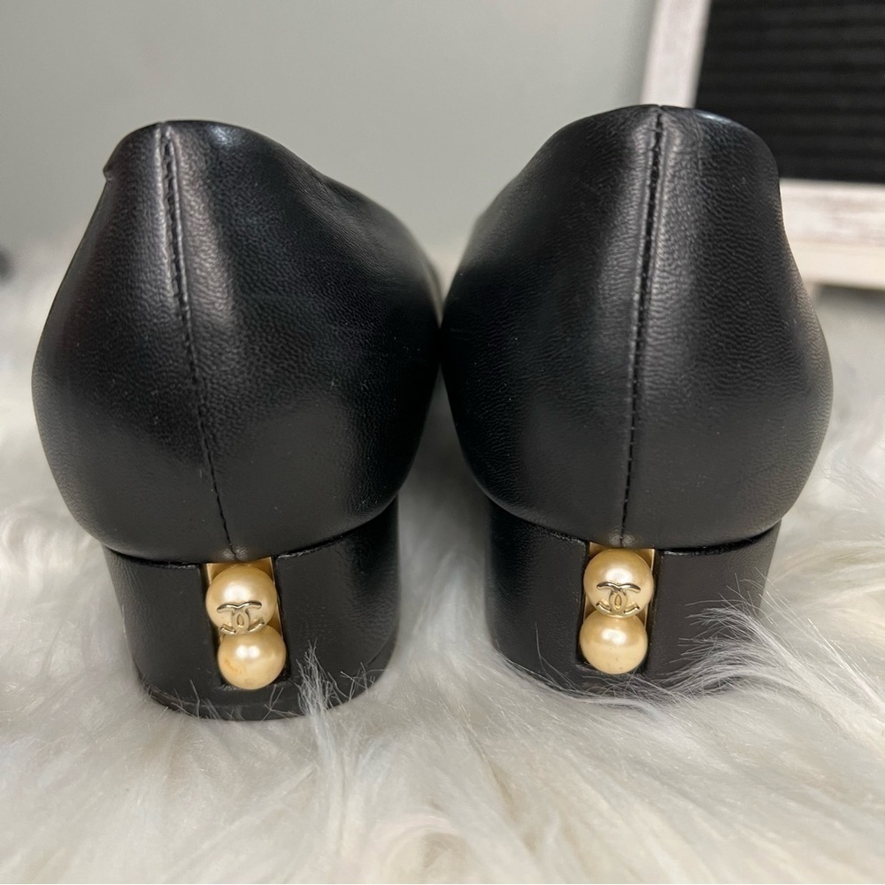 Chanel Black Lambskin Leather Pearl CC Logo Round Toe Low Block Heel Pump - 36C - Picture 8 of 16